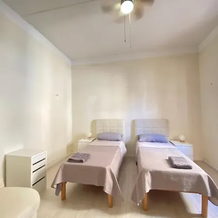 Sunny Spacious 3 Bedroom Townhouse In Great Location *