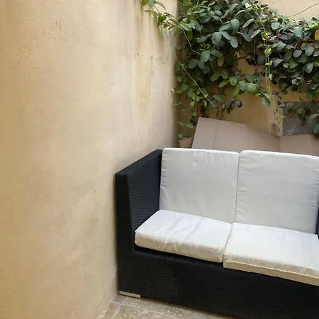Sunny Spacious 3 Bedroom Townhouse In Great Location *