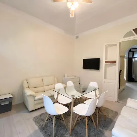 Nyaraló Sunny Spacious 3 Bedroom Townhouse In Great Location