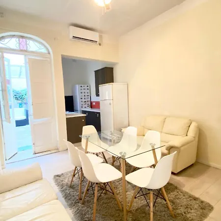 Sunny Spacious 3 Bedroom Townhouse In Great Location